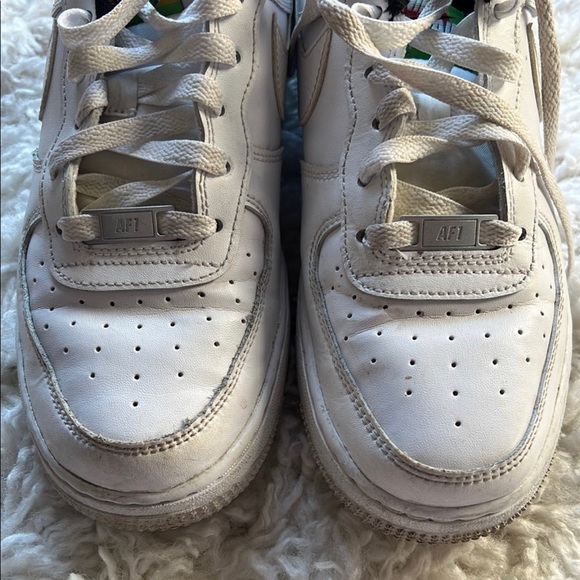 Air Force 1 LV8 big kid size 6.5 - Picture 6 of 6